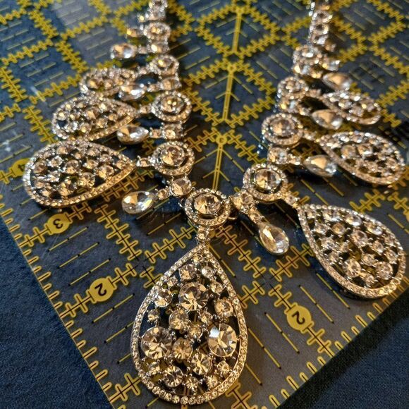 Rhinestone Graduated Bib Necklace - Picture 3 of 9